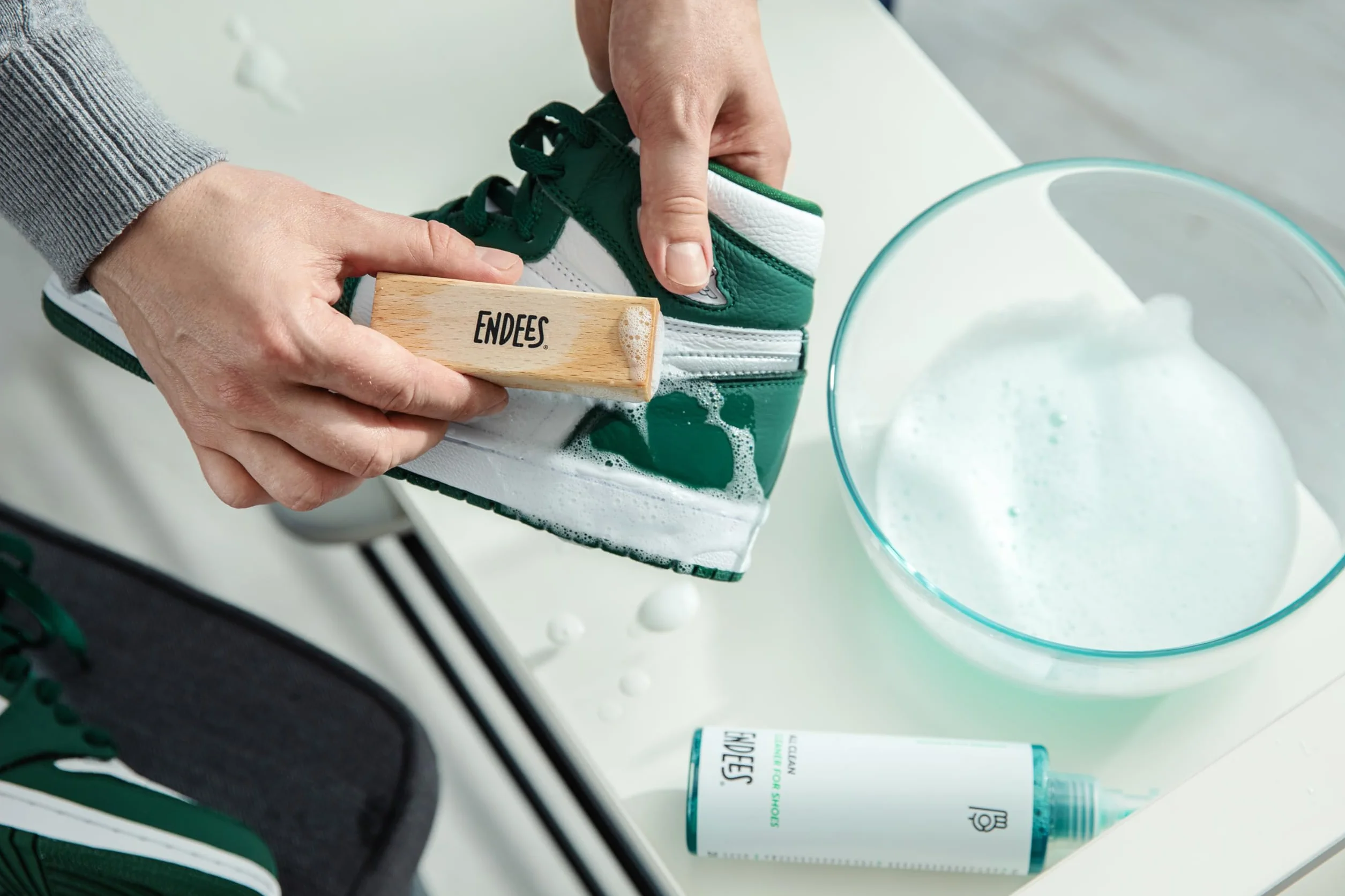 Endees – Płyn do Czyszczenia Butów All Clean (200 ml) – Pianka do Dokładnego Czyszczenia i Ochrony Obuwia – Bezpieczny Środek Czyszczący do Wszystkich Materiałów, w tym Skóry i Zamszu